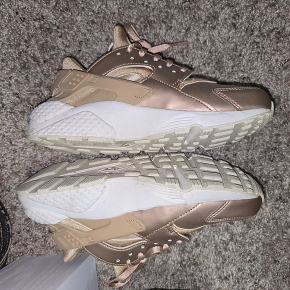 Nike Air Huarache Run
Rose Gold - Picture 5 of 5